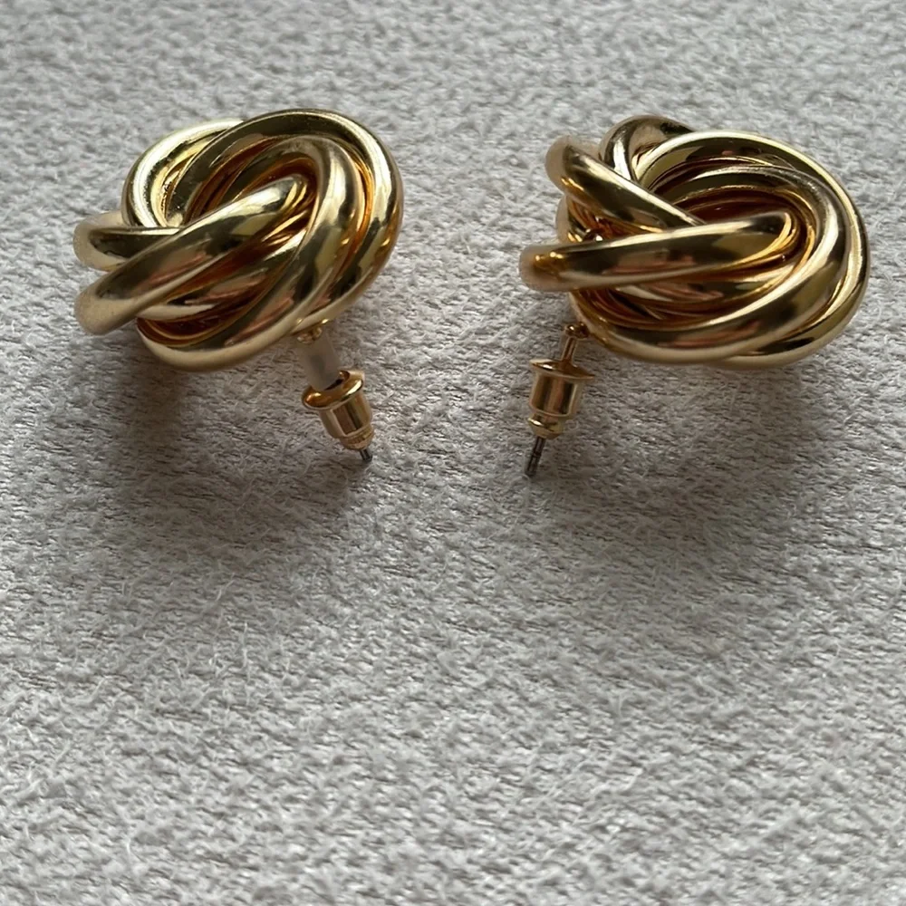 Biggie gold knot studs